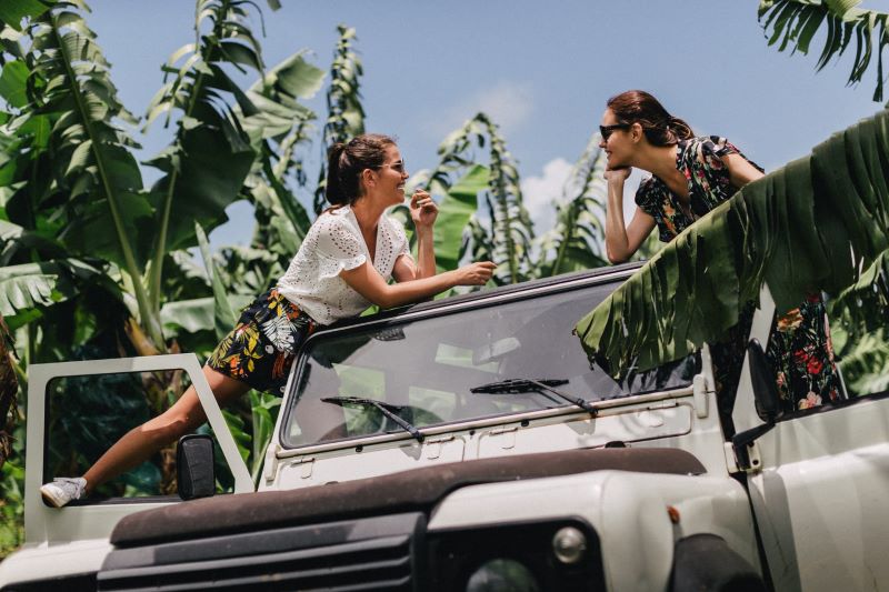 Jeunes femmes en 4x4 Jeunes femmes en 4x4