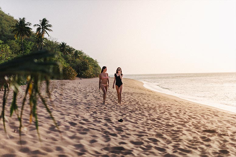 2 femmes sur la plage 2 femmes sur la plage
